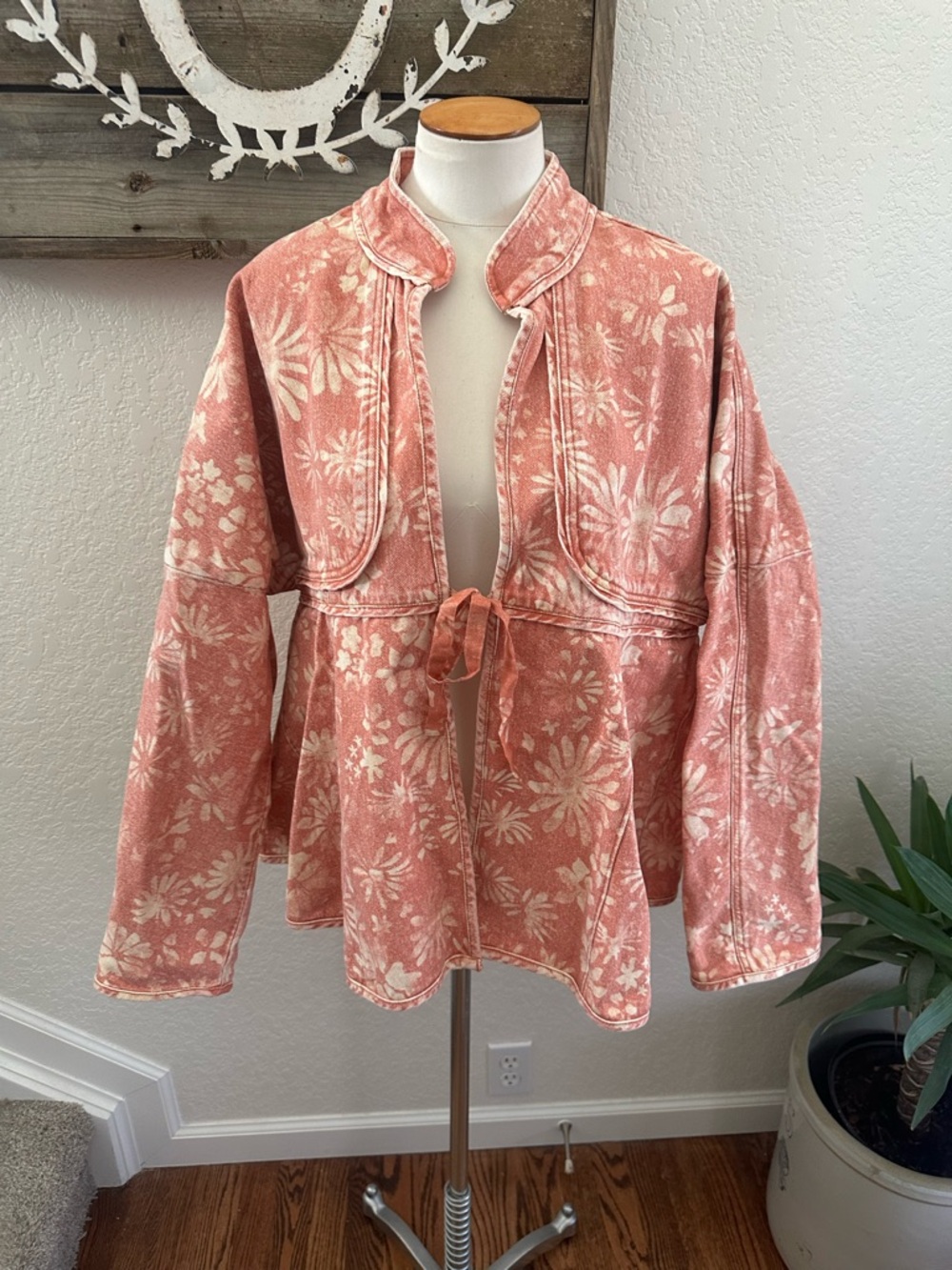 Free People Lua Bed Floral Tie-Front Jacket in Dusty Coral size L NWT